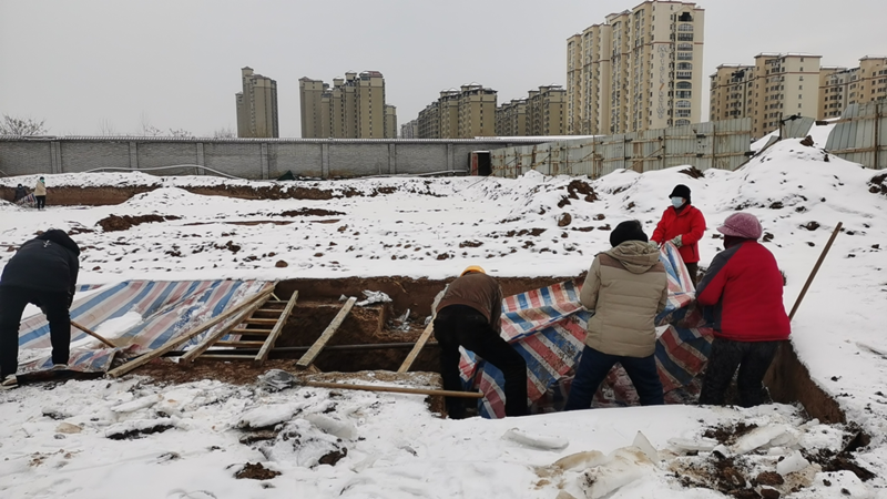 新聞小區發掘工地雪后復工